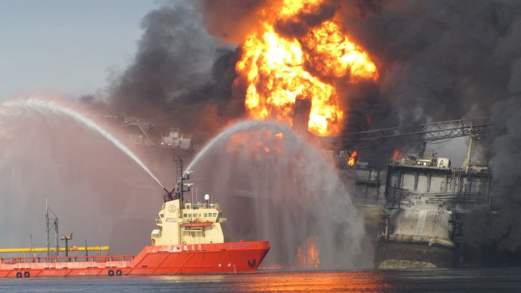 Deepwater Horizon Initial Fire And Sinking Photos And Video
